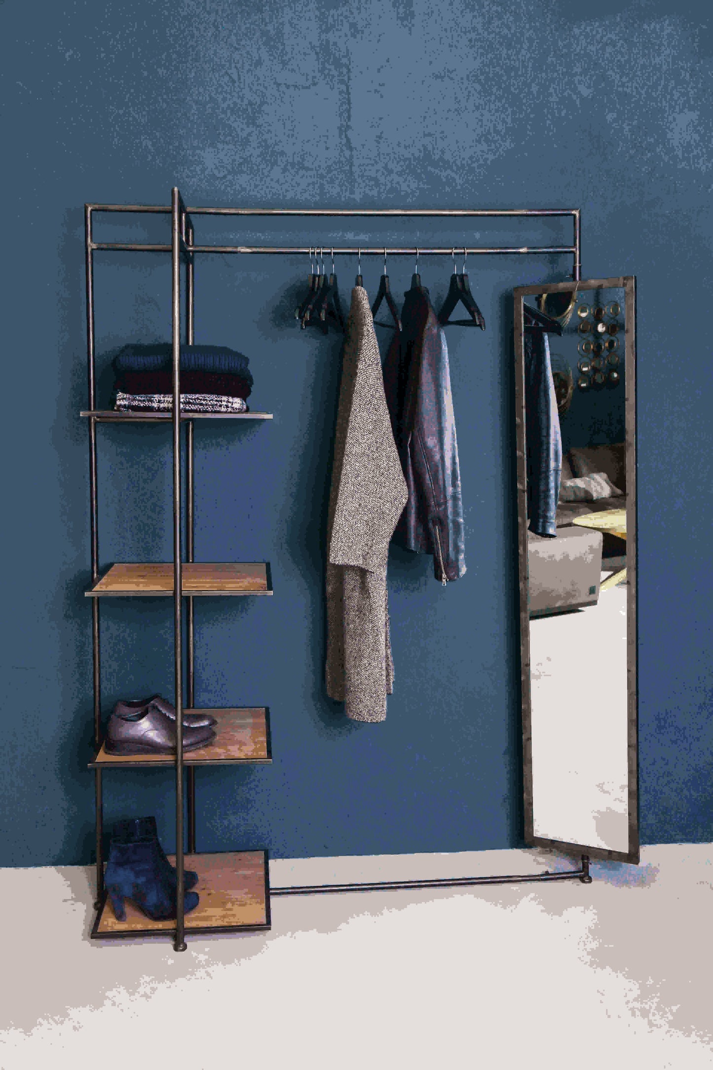 Garderobe mit Spiegel - Abbi Iron coat rack with mirror and wooden shelve